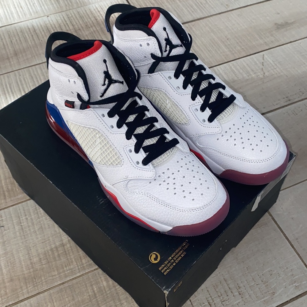 JORDAN MARS 270 white Sneakers size 8.5